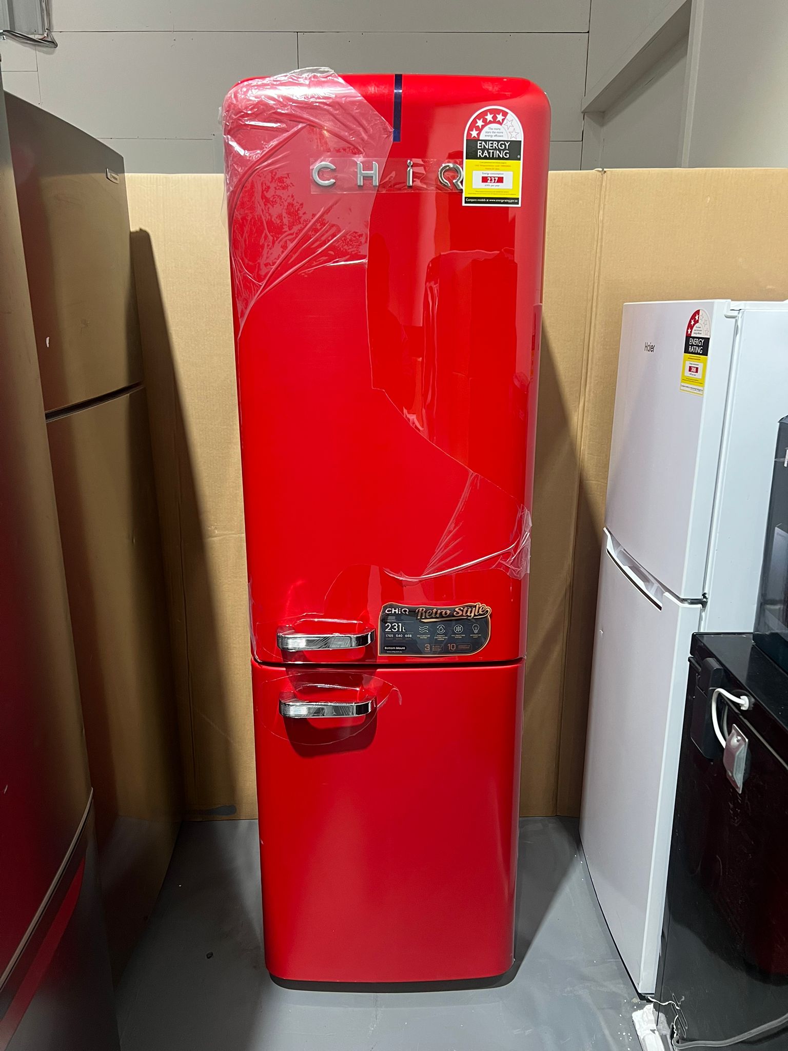 Factory Seconds CHiQ 231 L Retro Bottom Mount Fridge – CRBM228NR
