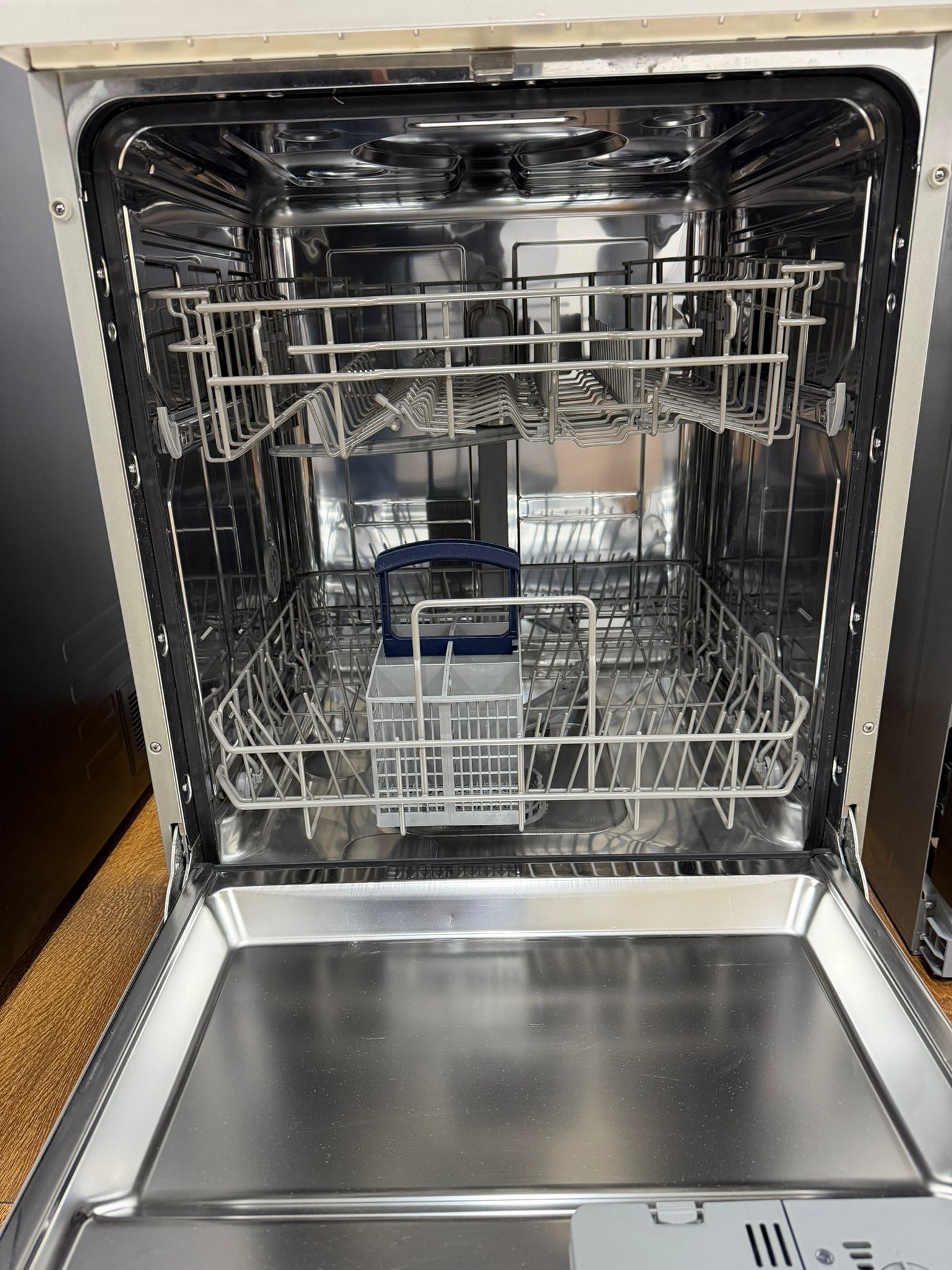 Stirling Dishwasher STR-DWSS12N | Refurbished | Energy Efficient | Reservoir