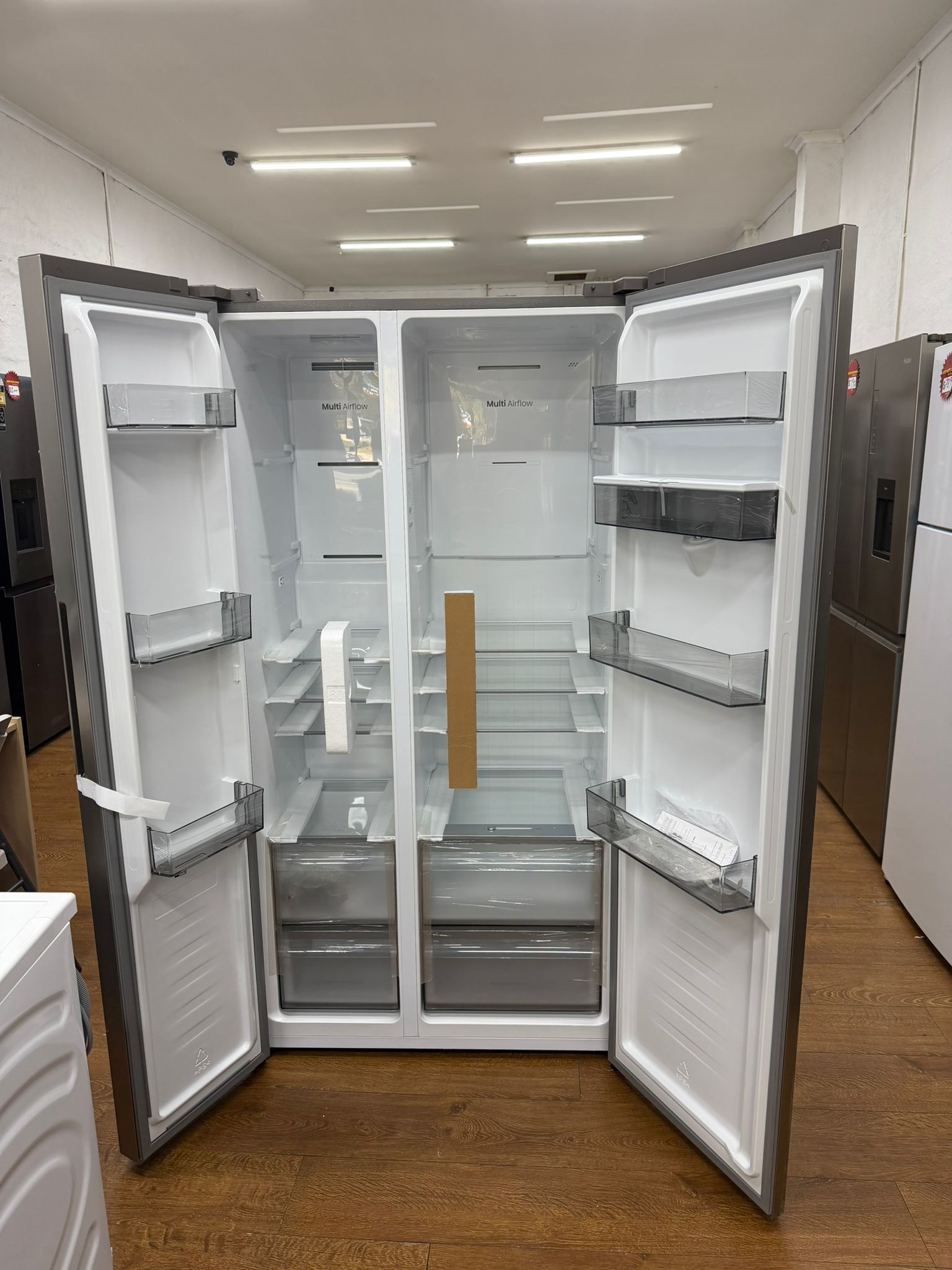 Hisense 540L PureFlat Side By Side Fridge – Silver – HRSBS540SW – Factory Seconds | RESERVOIR