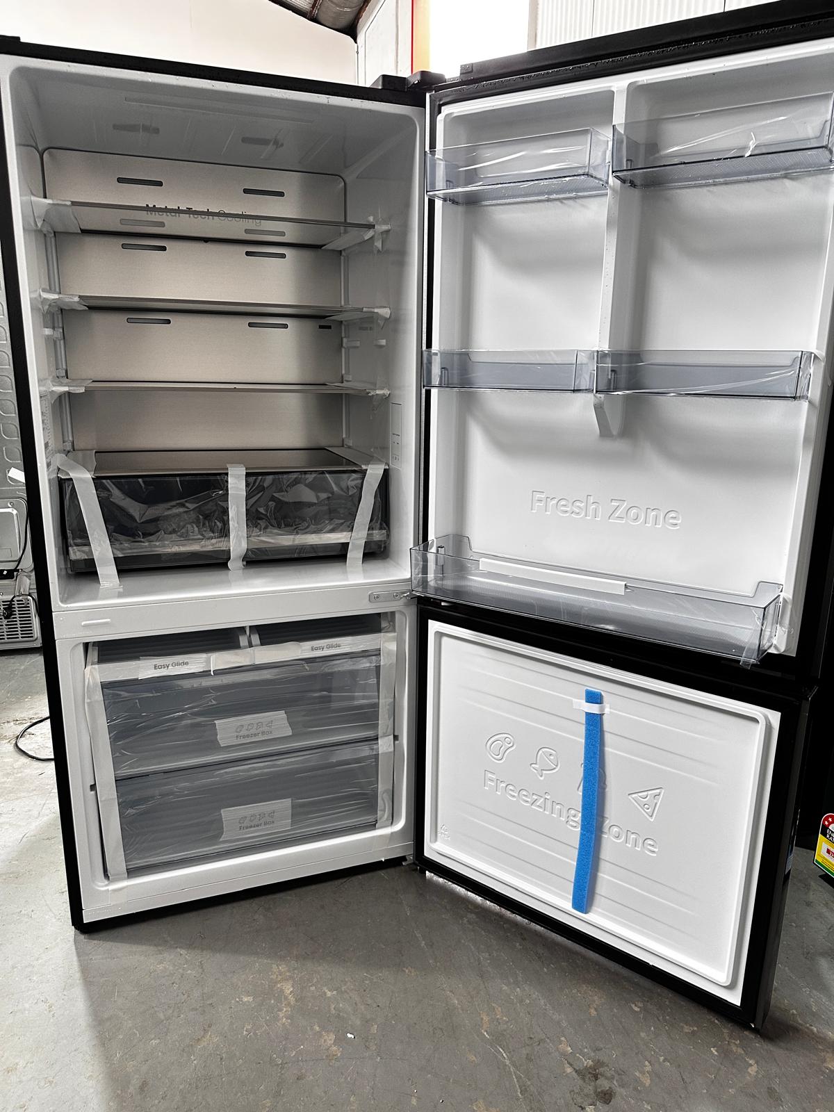 Factory Second – Hisense 503L EcoVision Bottom Mount Fridge Freezer | ADELAIDE