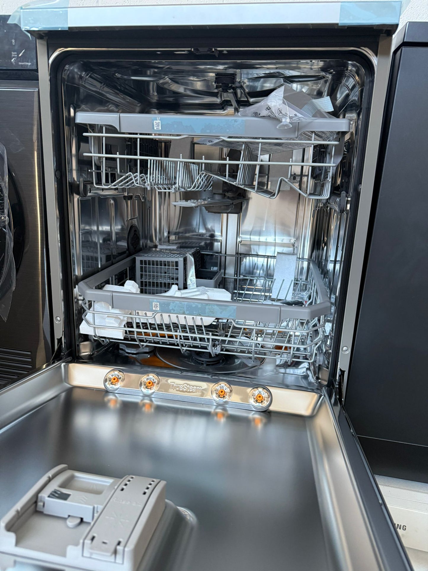 Factory Second LG Platinum Steel True Steam Dishwasher | ADELAIDE
