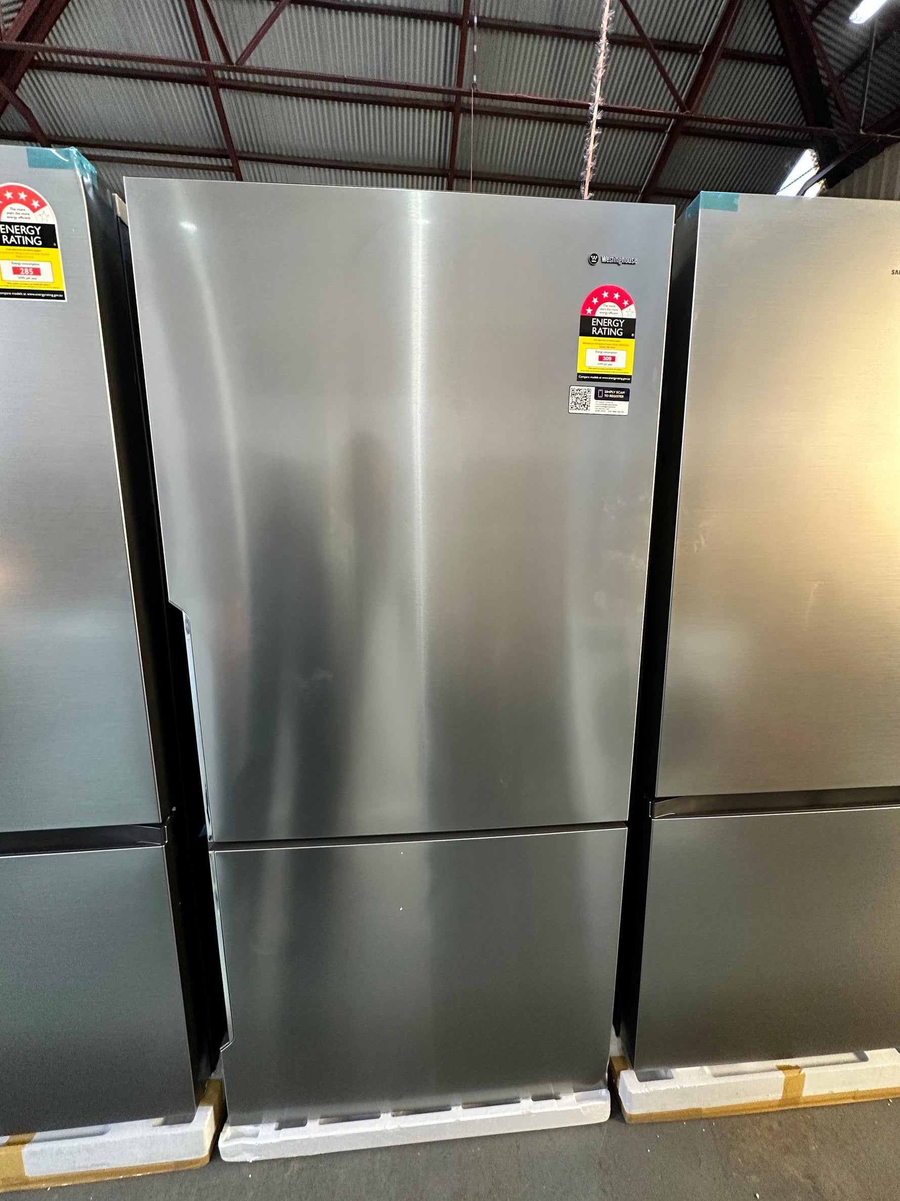 Westinghouse 496L Bottom Mount Fridge Freezer – Factory Seconds